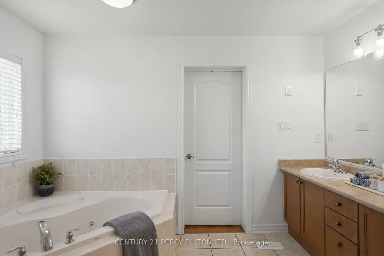 77, Appleview, Greensborough, Markham