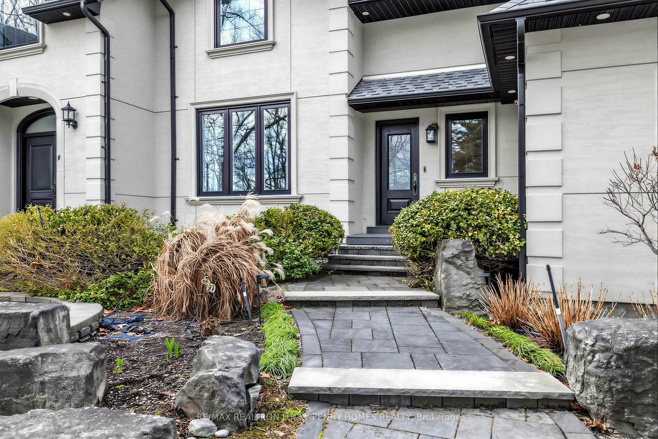 18, Walnut Glen, Devil's Elbow, Markham