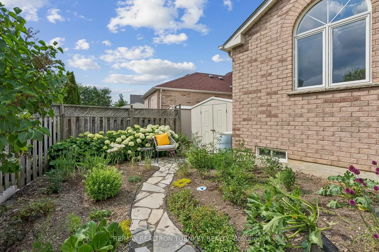 7, Thomas Bales, Berczy, Markham