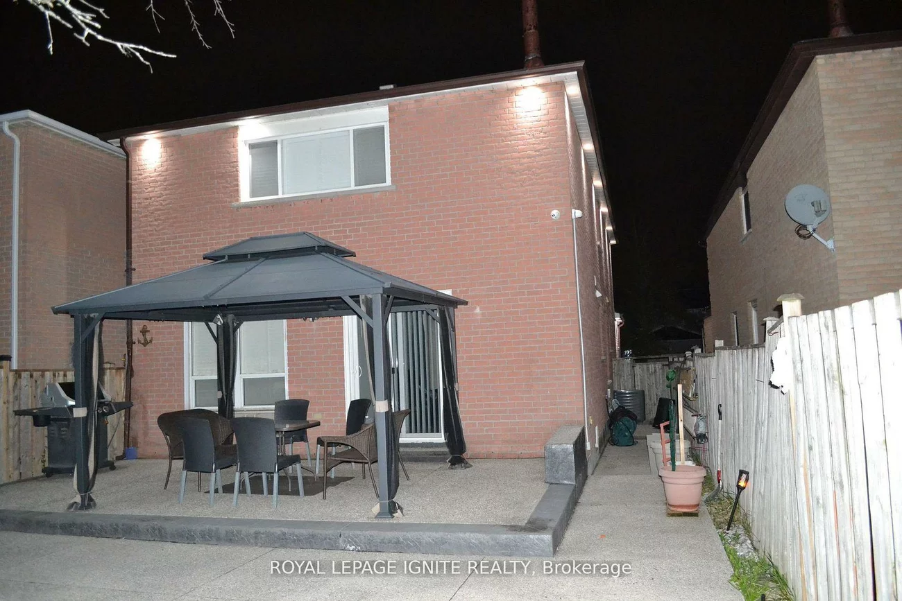 98, Chloe, Middlefield, Markham