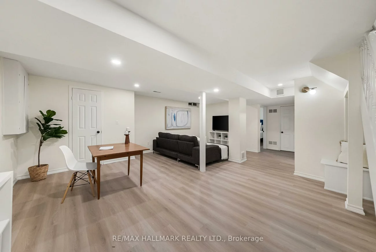 71, Bishop, Markham Village, Markham