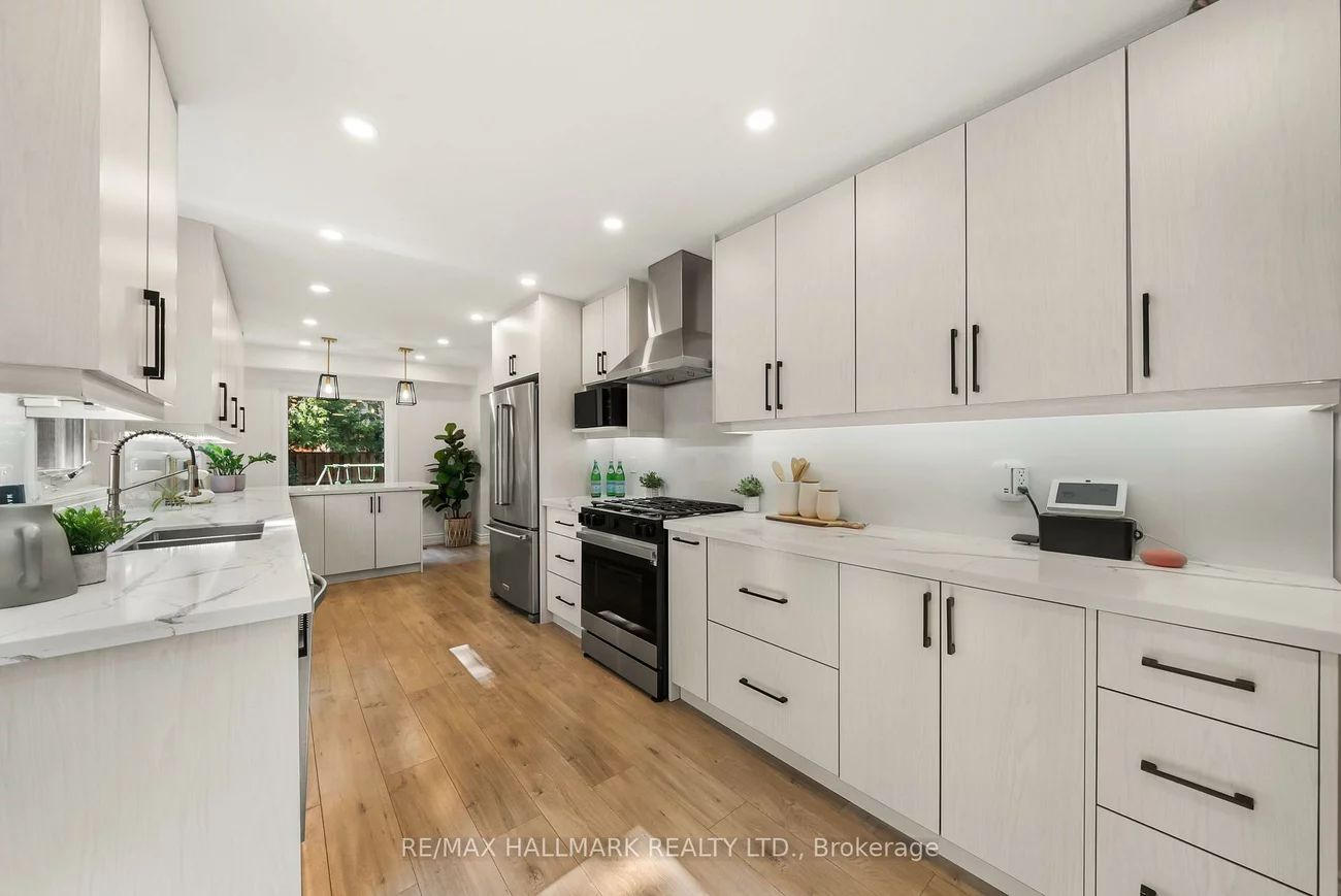 71, Bishop, Markham Village, Markham