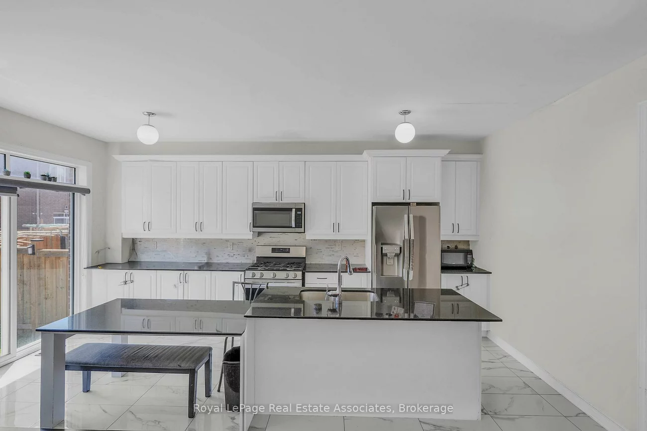 90, Titan, Cedarwood, Markham