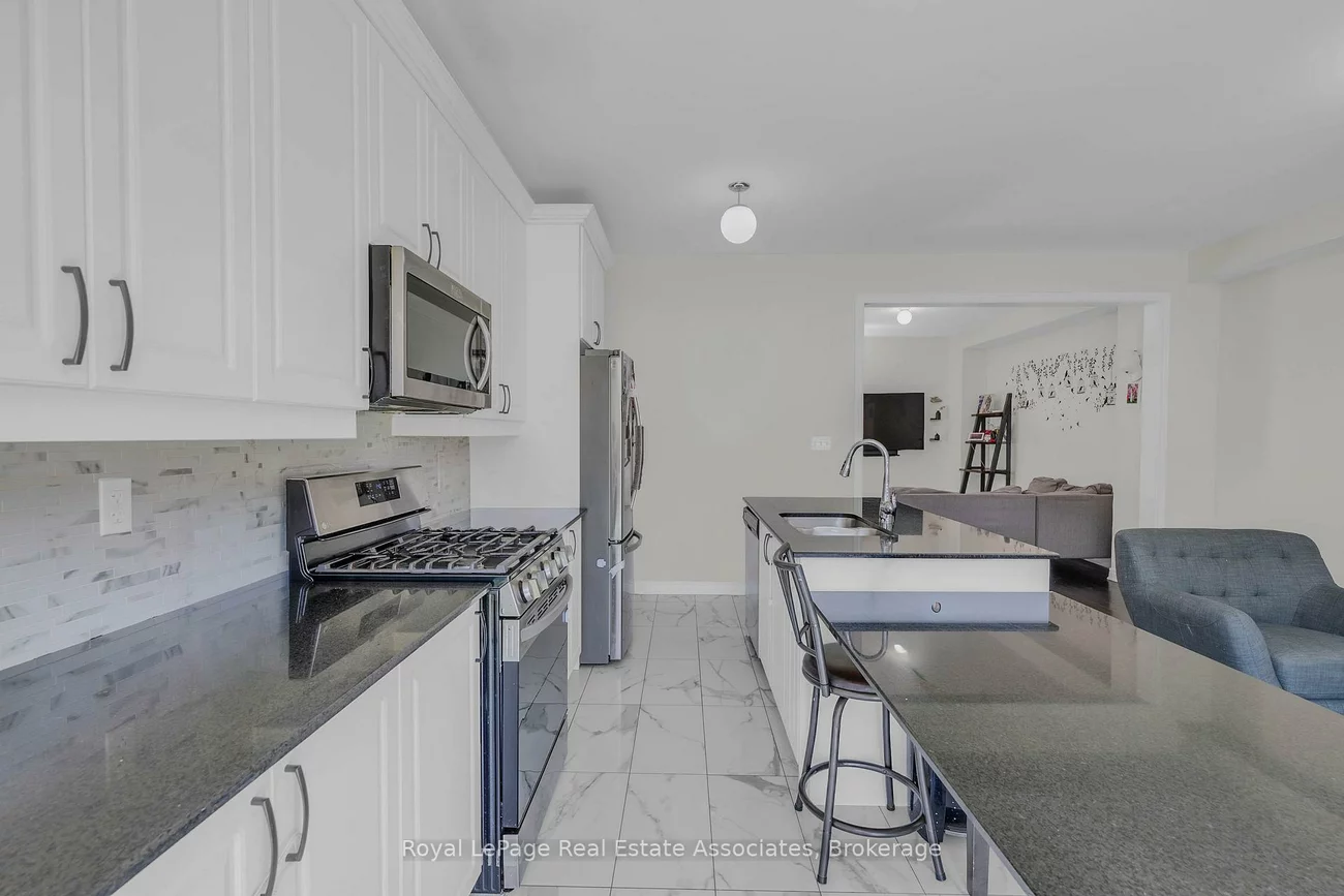 90, Titan, Cedarwood, Markham