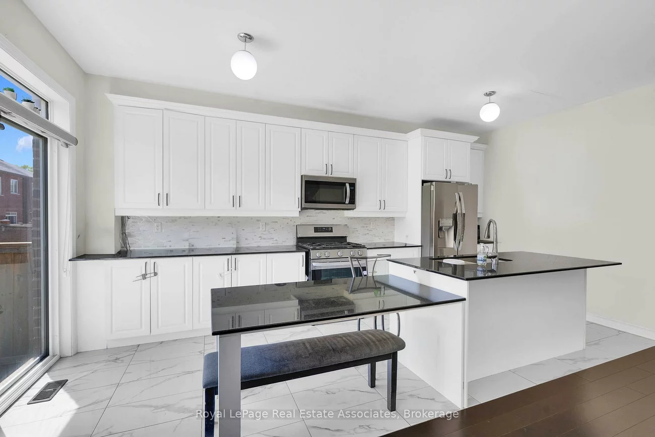 90, Titan, Cedarwood, Markham