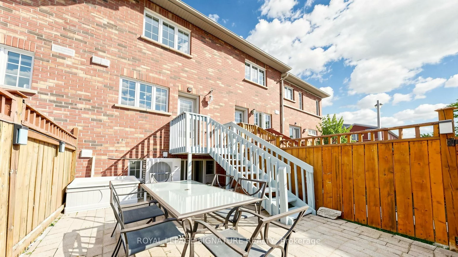 383, White's Hill, Cornell, Markham