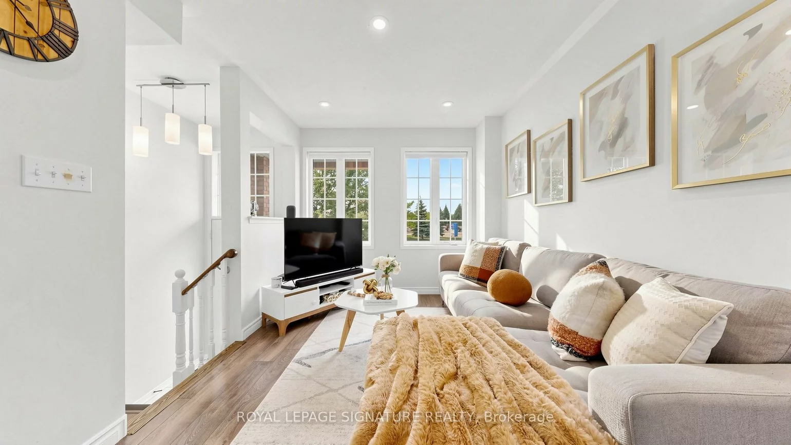 383, White's Hill, Cornell, Markham