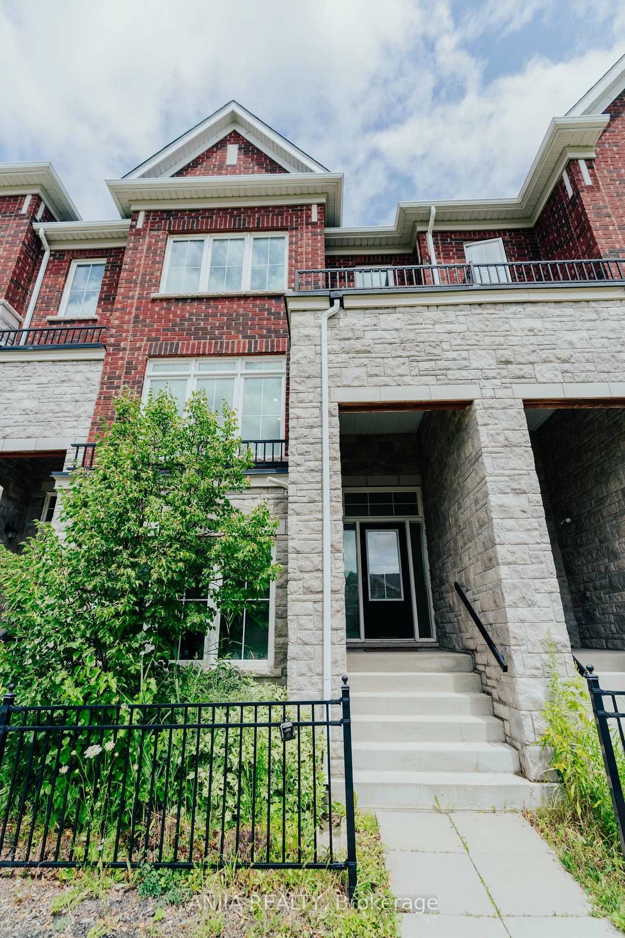 221, Dundas, Greensborough, Markham