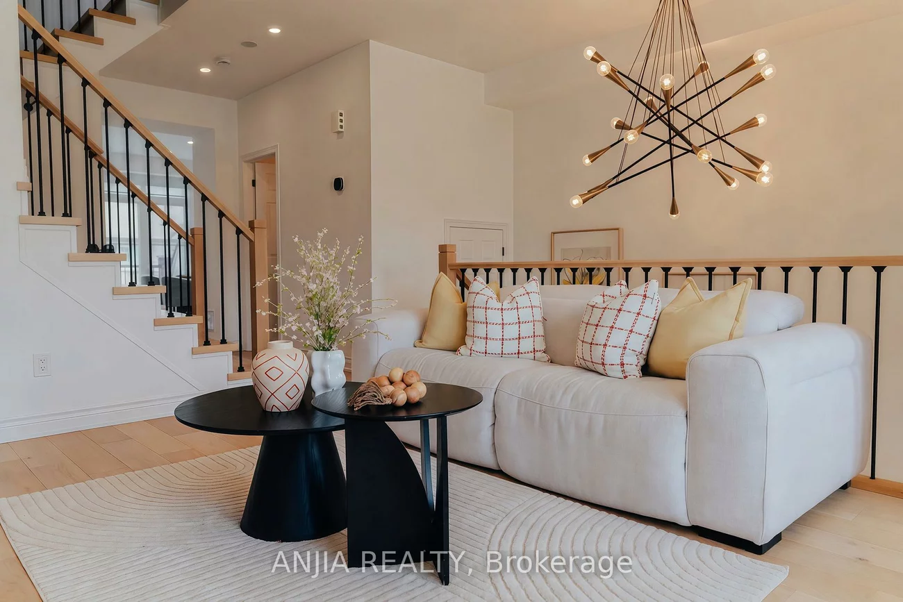 221, Dundas, Greensborough, Markham
