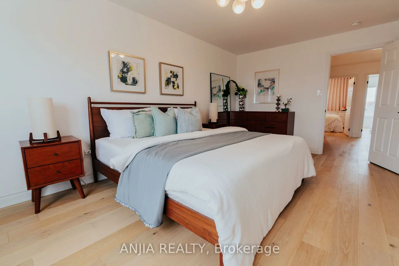 221, Dundas, Greensborough, Markham