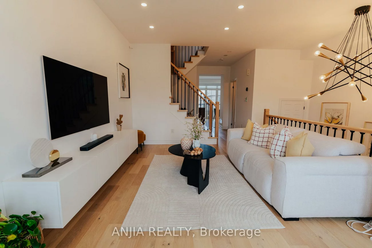 221, Dundas, Greensborough, Markham