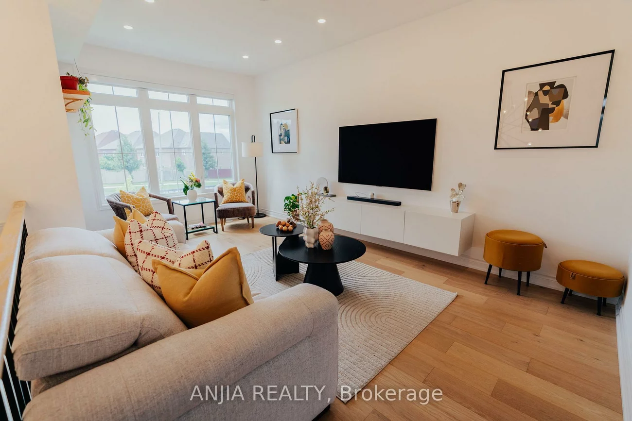 221, Dundas, Greensborough, Markham