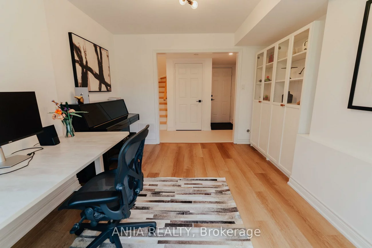 221, Dundas, Greensborough, Markham