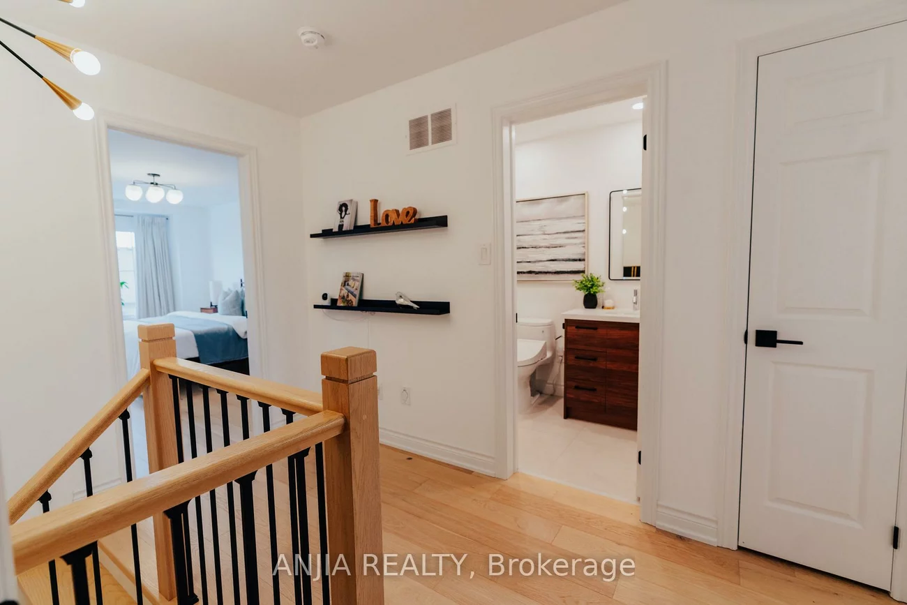 221, Dundas, Greensborough, Markham