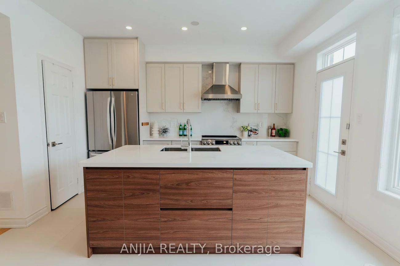 221, Dundas, Greensborough, Markham