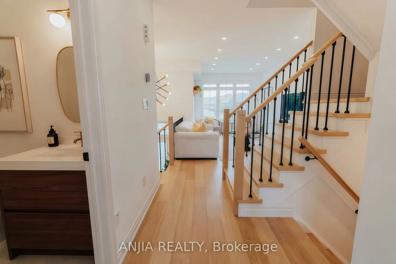 221, Dundas, Greensborough, Markham
