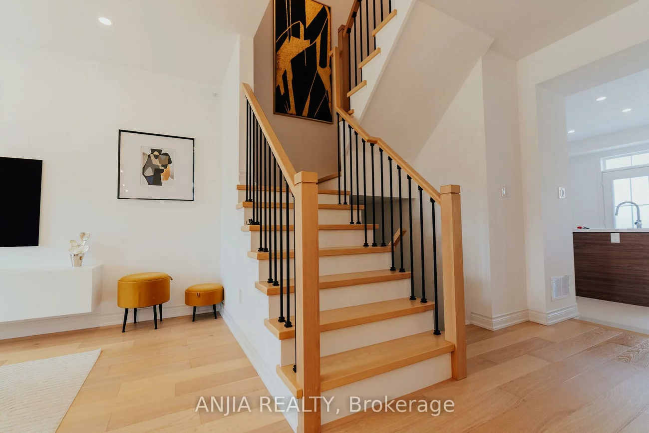 221, Dundas, Greensborough, Markham