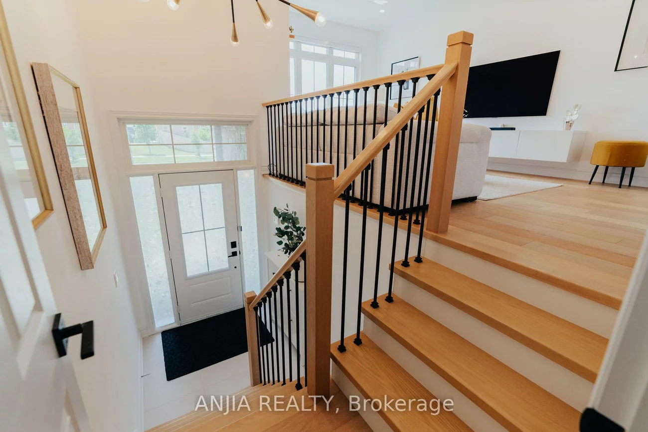 221, Dundas, Greensborough, Markham