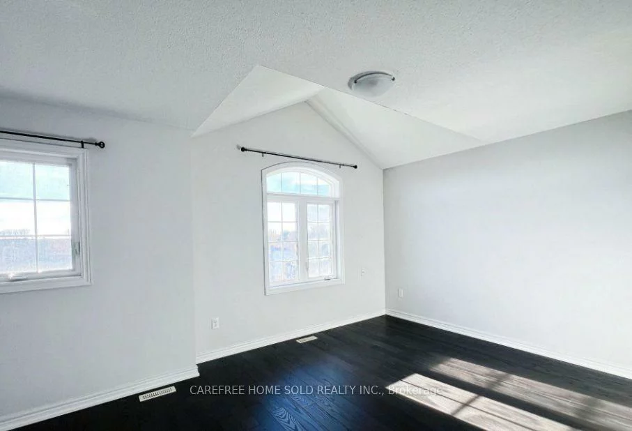 33, Oakmoor, Cornell, Markham