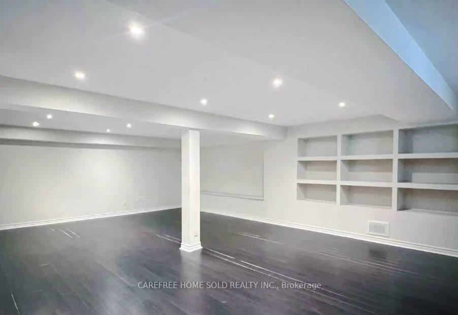 33, Oakmoor, Cornell, Markham
