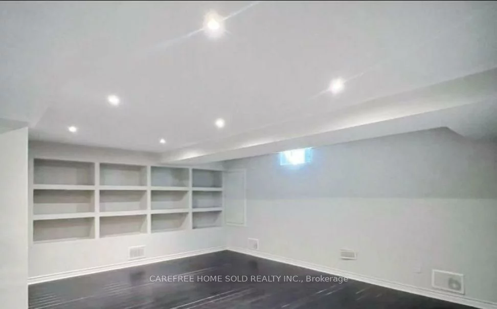 33, Oakmoor, Cornell, Markham