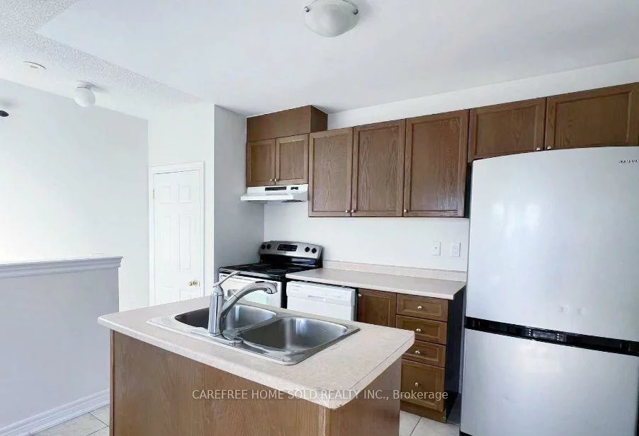 33, Oakmoor, Cornell, Markham
