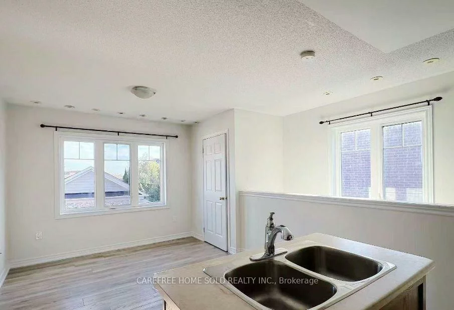33, Oakmoor, Cornell, Markham