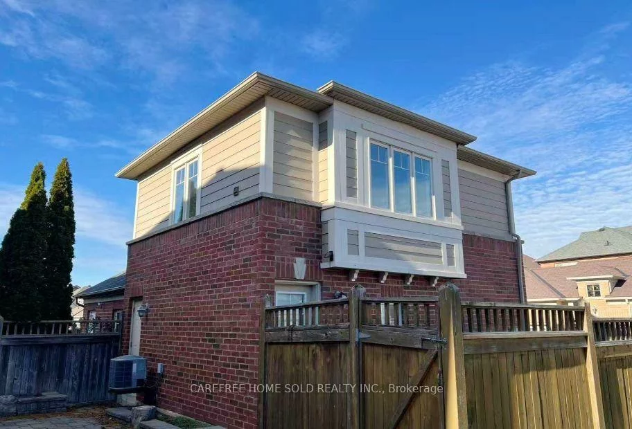 33, Oakmoor, Cornell, Markham