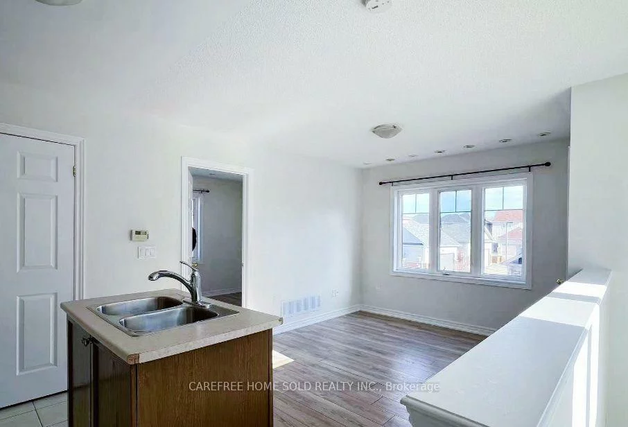 33, Oakmoor, Cornell, Markham
