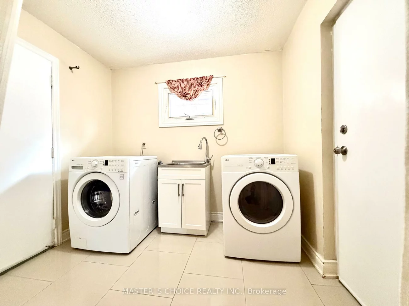 212, Fincham, Markham Village, Markham