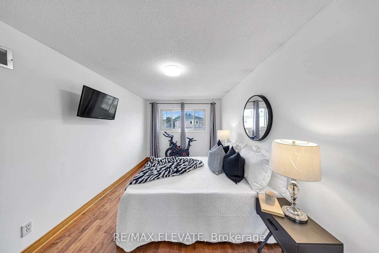 37, Miles Farm, Middlefield, Markham