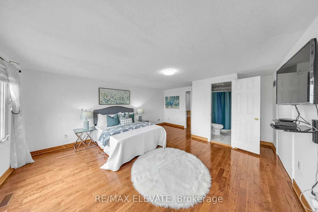 37, Miles Farm, Middlefield, Markham