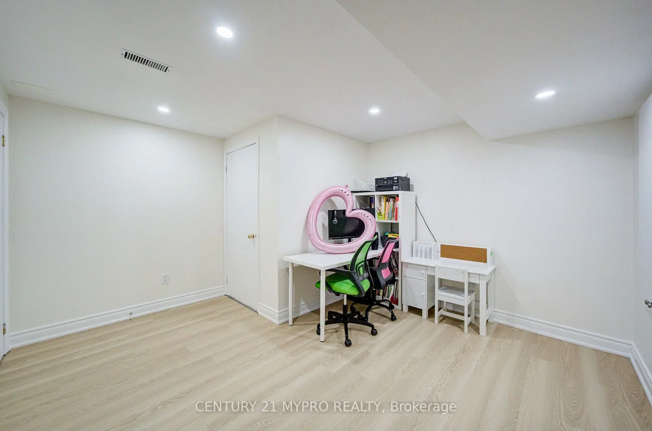73, Pillar Rock, Victoria Manor-Jennings Gate, Markham