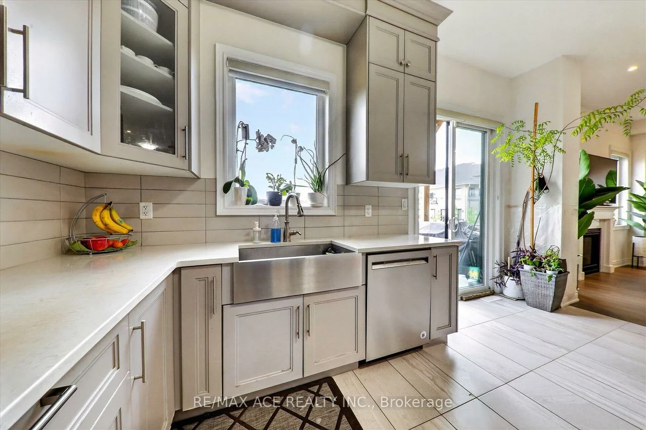 7607, Ninth, Box Grove, Markham
