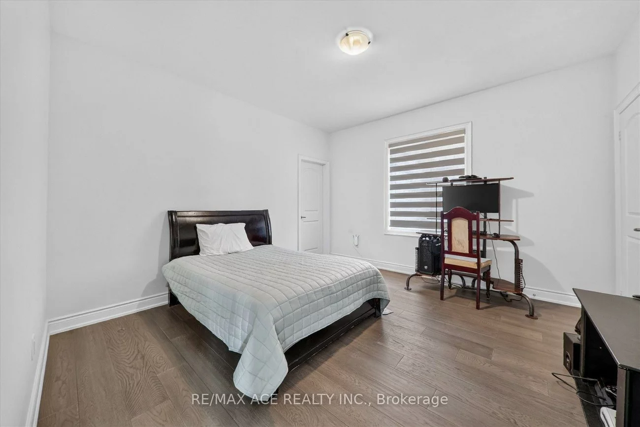 7607, Ninth, Box Grove, Markham