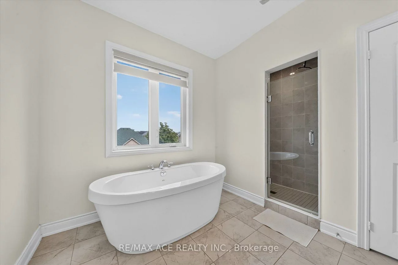 7607, Ninth, Box Grove, Markham