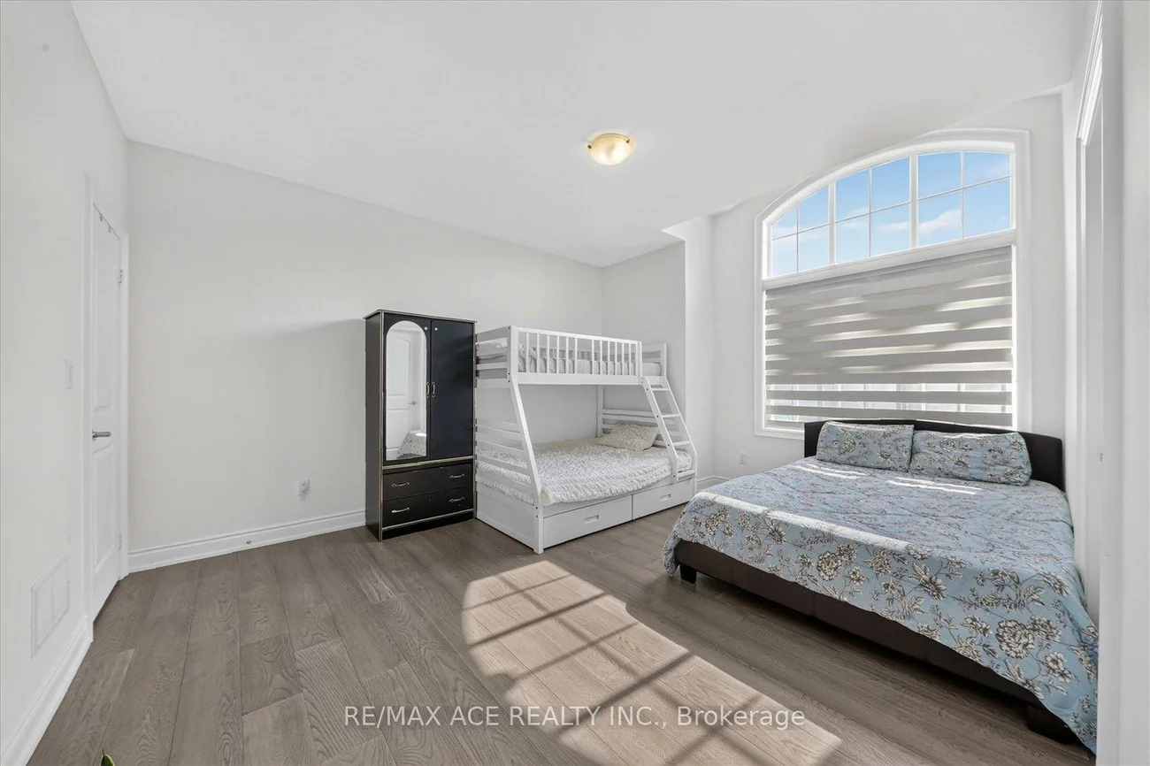 7607, Ninth, Box Grove, Markham