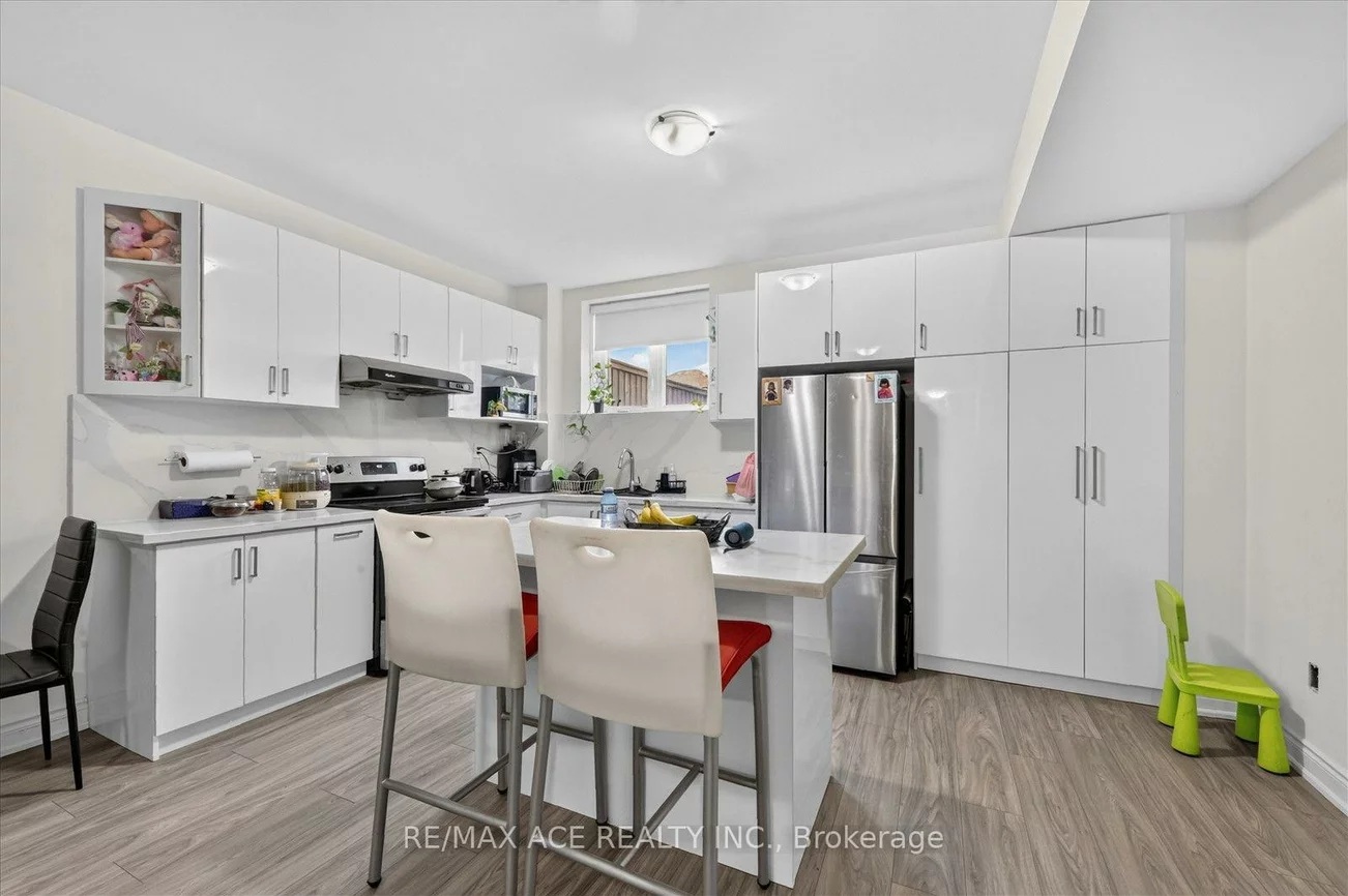 7607, Ninth, Box Grove, Markham