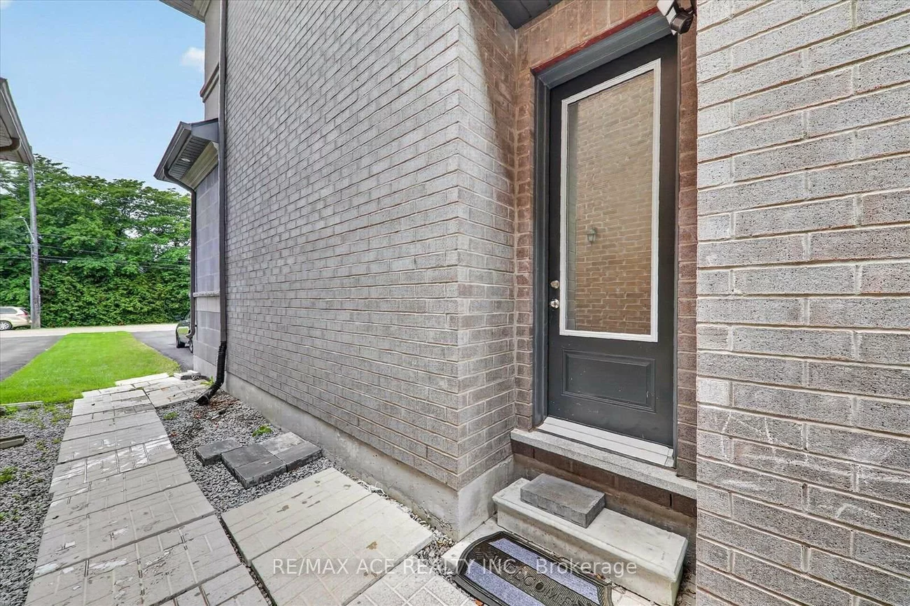 7607, Ninth, Box Grove, Markham