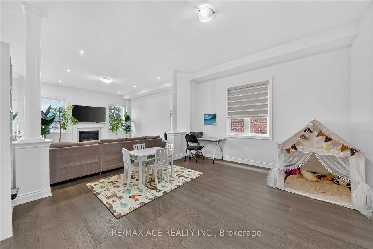 7607, Ninth, Box Grove, Markham