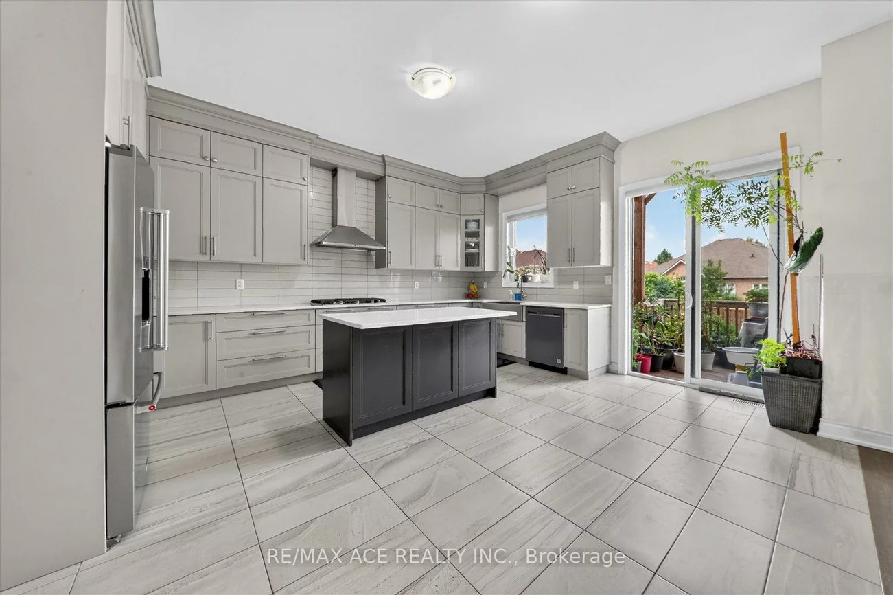 7607, Ninth, Box Grove, Markham