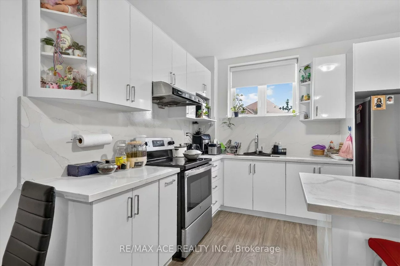 7607, Ninth, Box Grove, Markham