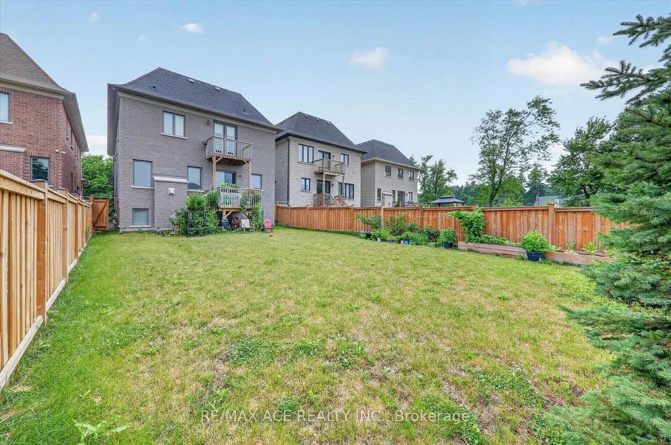 7607, Ninth, Box Grove, Markham