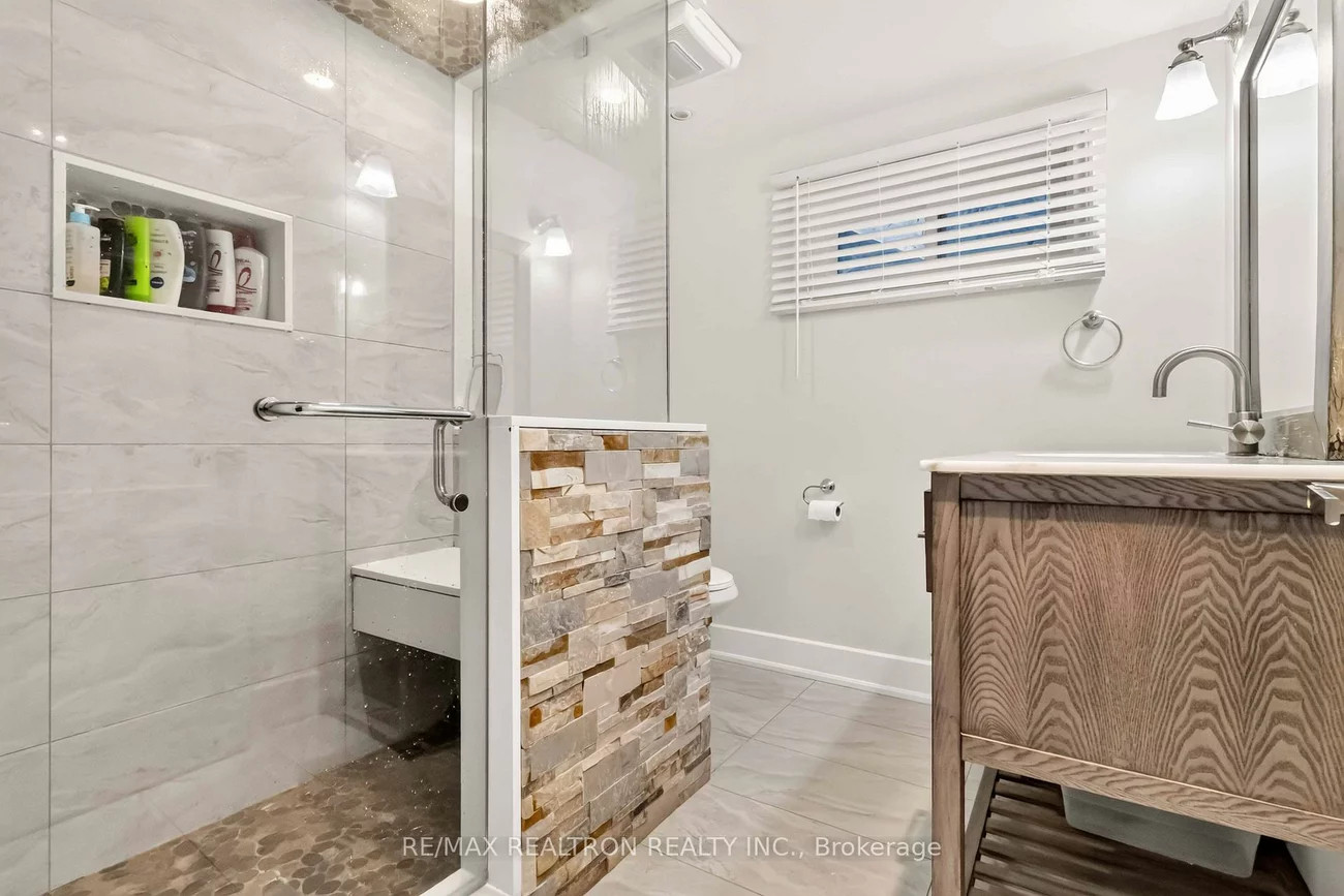 219, Bay Thorn, Royal Orchard, Markham