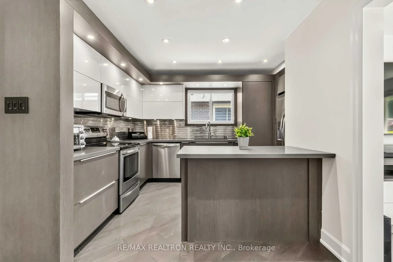 219, Bay Thorn, Royal Orchard, Markham