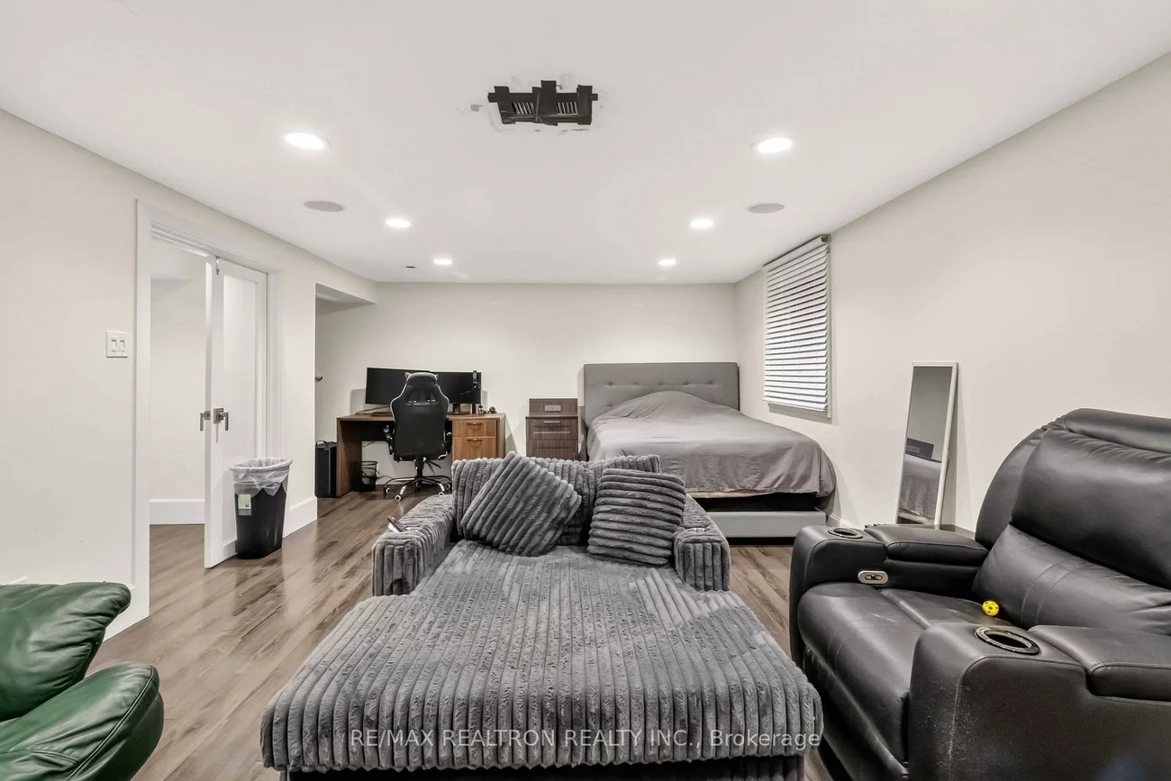 219, Bay Thorn, Royal Orchard, Markham