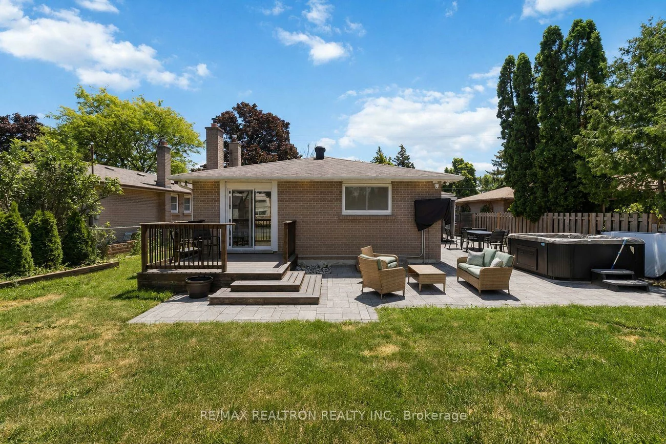 219, Bay Thorn, Royal Orchard, Markham