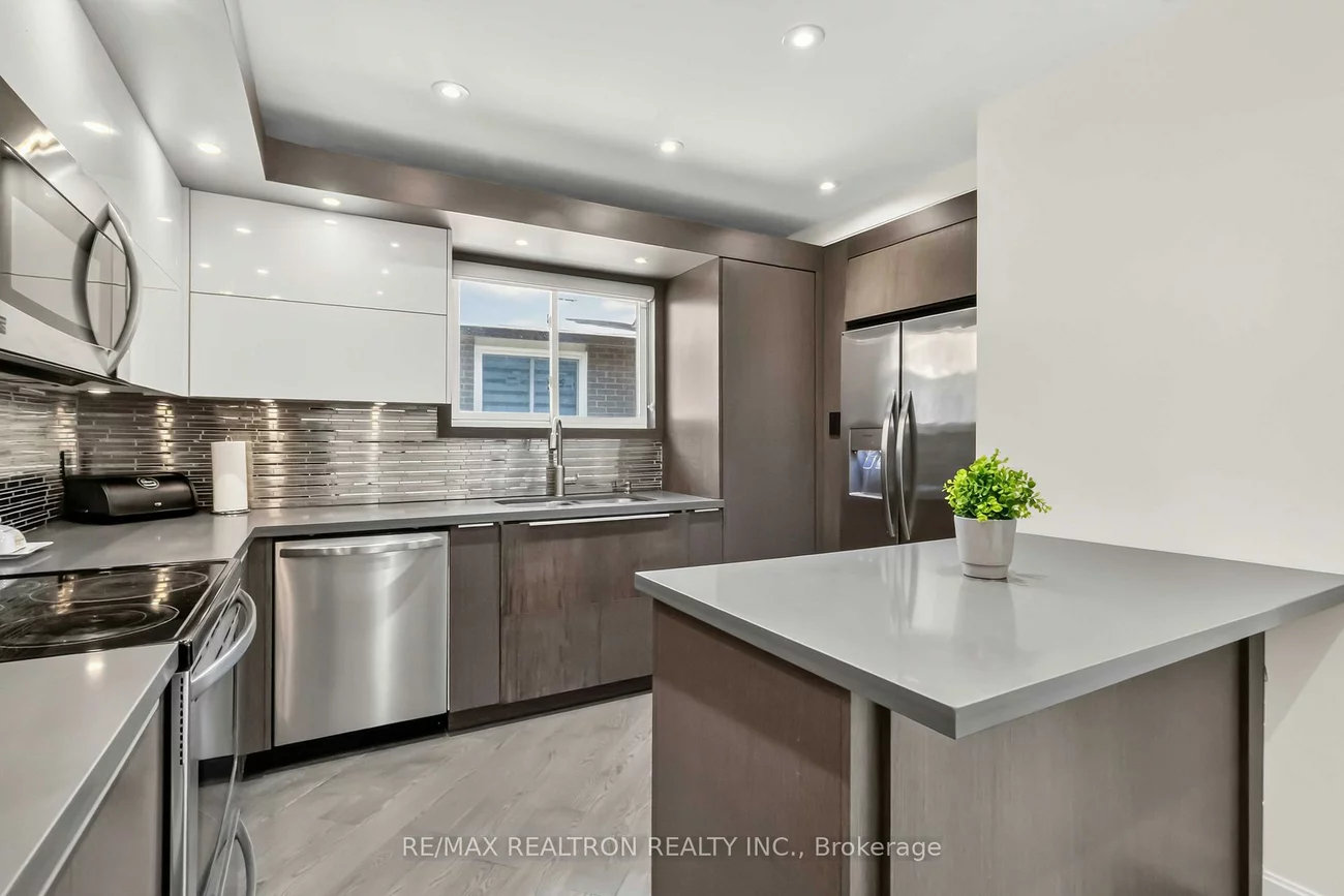 219, Bay Thorn, Royal Orchard, Markham