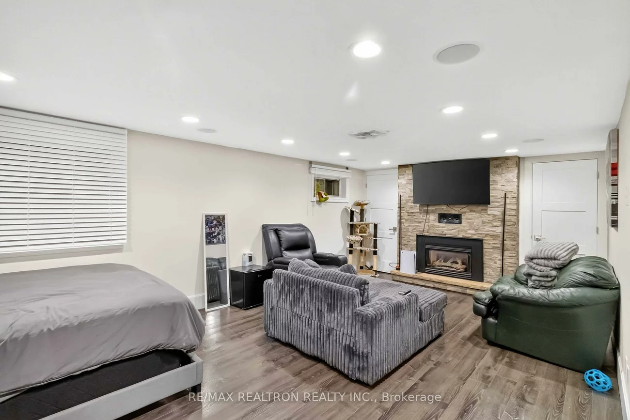 219, Bay Thorn, Royal Orchard, Markham