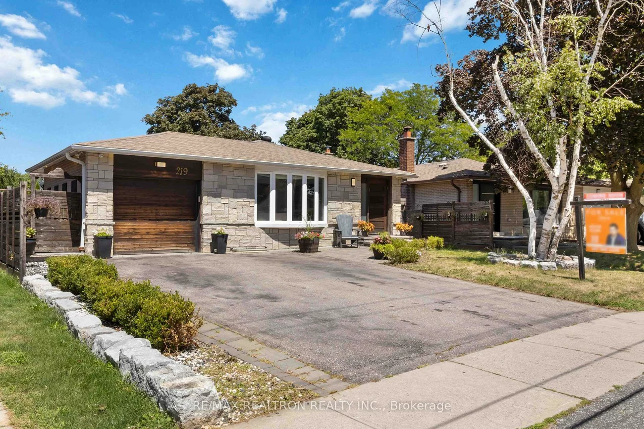 219, Bay Thorn, Royal Orchard, Markham